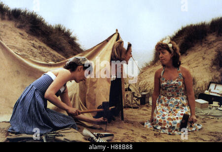 Entfernte Stimmen - Stilleben, (entfernte Stimmen - Stilleben) GB 1988, Regie: Terence Davies, LORRAINE ASHBOURNE, FREDA DOWIE, ANGELA WALSH, Stichwort: Zelt, Camping, Strand Stockfoto