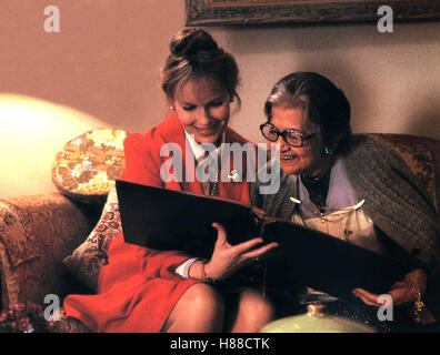 New Yorker Geschichten: Ödipus Ratlos, USA (NEW YORK STORIES) 1989, Regie: Woody Allen, MIA FARROW, MAE QUESTEL, Stichwort: Fotoalbum, Mutter, Tochter Stockfoto