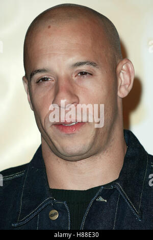 VIN DIESEL ein Mann auseinander Welt FILM PREM GRAUMANN CHINESE THEATRE HOLLYWOOD LOS ANGELES USA 1. April 2003 Stockfoto