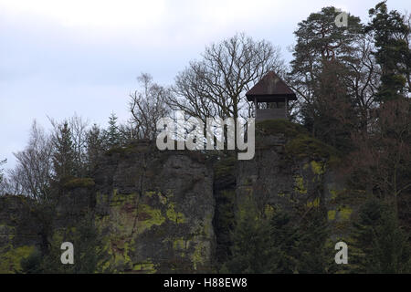 Kleine Aussichten Hütte auf Steinen in der Nähe von Ebersteinburg, Baden-Wurttemberg, Deutschland. Stockfoto