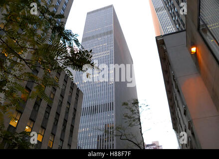 NEW YORK, VEREINIGTE STAATEN VON AMERIKA. 24. AUGUST 2016. Wolkenkratzer in Manhattan bei Sonnenuntergang, New York City, USA Stockfoto