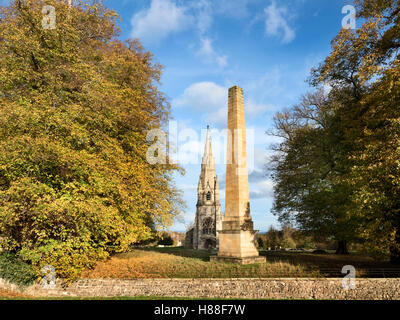 Str. Marys Kirche und der Obelisk an Studley Royal Ripon Yorkshire England Stockfoto