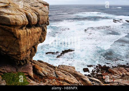 Südafrika, nach Süden fahren: stürmischen Ozean und Wetter an den Felsen von Kap der Guten Hoffnung, felsigen Landzunge an der Atlantikküste der Kap Halbinsel Stockfoto