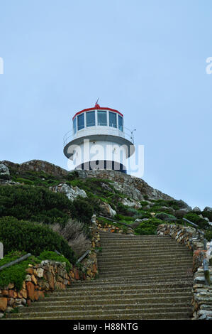 Südafrika, Kap der Guten Hoffnung: stürmisches Wetter und Blick auf das Cape Point Leuchtturm, in den späten 1850er Jahren auf der Klippe mit Blick auf das Meer gebaut Stockfoto