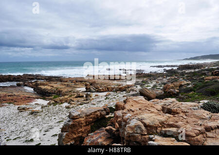 Südafrika, nach Süden fahren: Panoramablick auf den felsigen Strand am Kap der Guten Hoffnung, felsigen Landzunge an der Atlantischen Küste von Kap Halbinsel Stockfoto