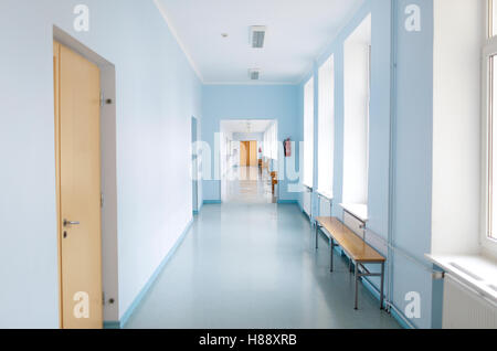 leere Schule Flur Stockfoto