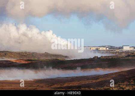 Reykjanes geothermischen Kraftwerk, Sudurnes am Vulkan Gebiet Gunnuhver, Grindavik, Island Stockfoto