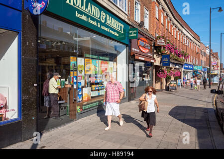 Geschäfte auf Chase Seite in Southgate, London England Vereinigtes Königreich UK Stockfoto