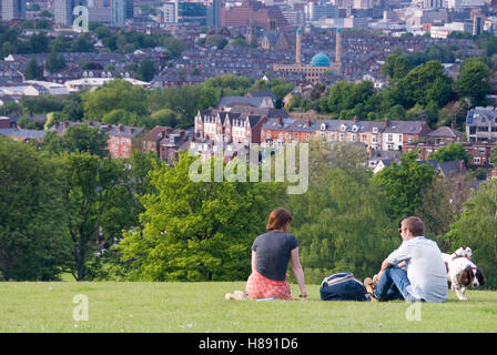 Sheffield, UK 16. Mai 2014: Meersbrook Park bietet einen atemberaubenden Blick über die Stadt am 16. Mai in Sheffield, Yorkshire, Großbritannien Stockfoto