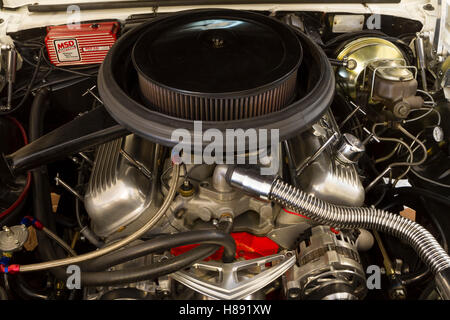 Motorraum von einem 1969 Chevrolet Camaro Stockfotografie - Alamy