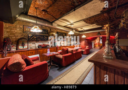 Interieur Kunst - Club und Restaurant im Tunnel. Hall Restaurant im Retro-Stil Stockfoto