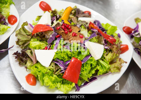 Griechenland, Kreta, Rodia Westlich von Heraklion, Restaurant Rodi, Salat des Hauses Stockfoto