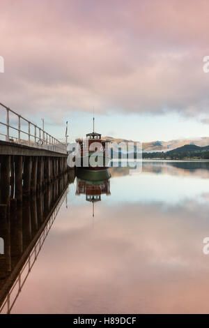 Dampfer angedockt Ullswater im Lake District in Cumbria, England Stockfoto