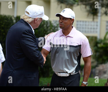 DORAL, FL - 05 März: Donald Trump und Tiger Woods in der Tiger-Woods-Villa vor dem Start der Weltmeisterschaft im Trump National Doral Golf Championships-Cadillac am 5. März 2014 in Doral, Florida. Bildnachweis: mpi04/MediaPunch Stockfoto