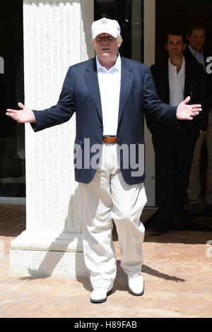 DORAL, FL - 05 März: Donald Trump in der Tiger-Woods-Villa vor dem Start der Weltmeisterschaft im Trump National Doral Golf Championships-Cadillac am 5. März 2014 in Doral, Florida. Bildnachweis: mpi04/MediaPunch Stockfoto