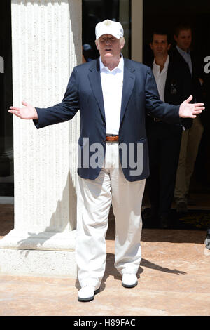 DORAL, FL - 05 März: Donald Trump in der Tiger-Woods-Villa vor dem Start der Weltmeisterschaft im Trump National Doral Golf Championships-Cadillac am 5. März 2014 in Doral, Florida. Bildnachweis: mpi04/MediaPunch Stockfoto