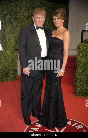 Donald Trump und Melania Trump auf der 2011 Vanity Fair Oscar Party Hosted by Graydon Carter im Sunset Tower Hotel in West Hollywood, Kalifornien. 27. Februar 2011 © MPI22 / MediaPunch Inc. Stockfoto