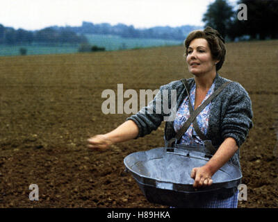 Antonias Welt (ANTONIAS) NL 1995, Regie: Marleen Gorris, WILLEKE VAN AMMELROY, Stichwort: Aussaat, Säen, Acker, Bäuerin Stockfoto