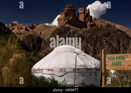 Melden Sie für Eco Park Jurte im Tal am Tscharyn-Canyon-Nationalpark-Kasachstan Stockfoto