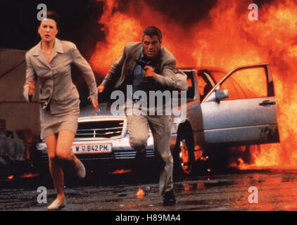 Projekt: Peacemaker, (Friedensstifter) USA 1997, Regie: Mimi Leder, NICOLE KIDMAN, GEORGE CLOONEY, Stichwort: Auto, Mercedes, Feuer, Explosion, Flucht, Laufen Stockfoto