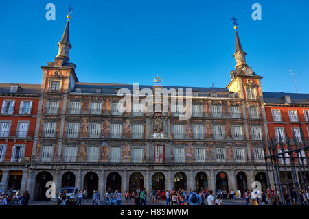 Blick auf die Fassade des "Casa De La Panaderia" an der Plaza Mayor. Madrid. Spanien. Stockfoto