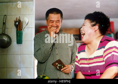 Glückliche Zeiten, (XINGFU SHIGUANG) CHINA 2000, Regie: Zhang Yimou, ZHAO BENSHAN, DONG LIHUA, Stichwort: Lachen, gestrickte Stockfoto