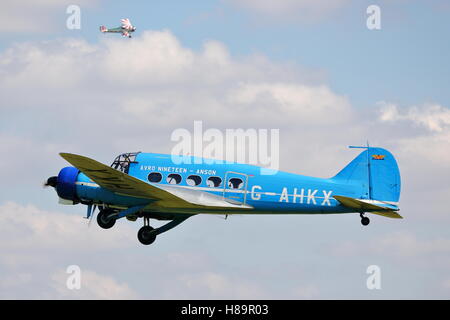 BAE Systems 652 Avro Anson G-AHKX bei einer Flugschau in Old Warden, UK Stockfoto