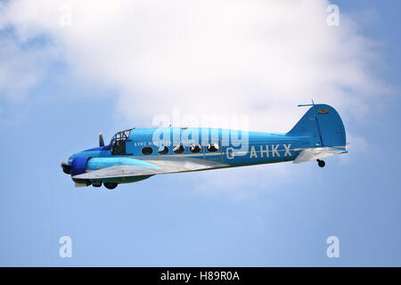 BAE Systems 652 Avro Anson G-AHKX bei einer Flugschau in Old Warden, UK Stockfoto