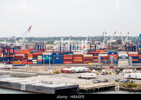 Fracht-Betrieb an einem kommerziellen dock Stockfoto