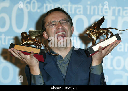 ANDREJ ZVJAGINSTEV CLOSING NIGHT PRESS ROOM 60. Venedig FILM FESTIVAL Venedig Italien 6. September 2003 Stockfoto