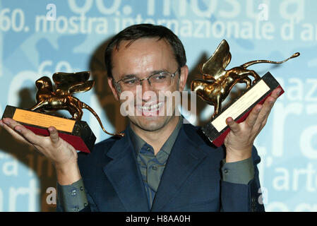 ANDREJ ZVJAGINSTEV CLOSING NIGHT PRESS ROOM 60. Venedig FILM FESTIVAL Venedig Italien 6. September 2003 Stockfoto