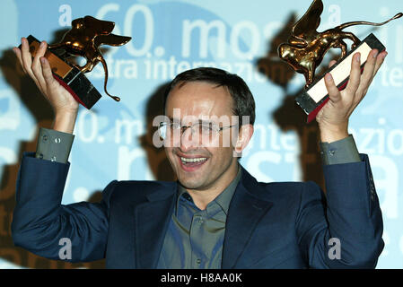 ANDREJ ZVJAGINSTEV CLOSING NIGHT PRESS ROOM 60. Venedig FILM FESTIVAL Venedig Italien 6. September 2003 Stockfoto