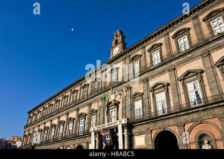 Der königliche Palast von Neapel, 1600, Architekt Domenico Fontana, in Piazza del Plebiscito Quadrat, Neapel, Kampanien, Italien, Europa Stockfoto