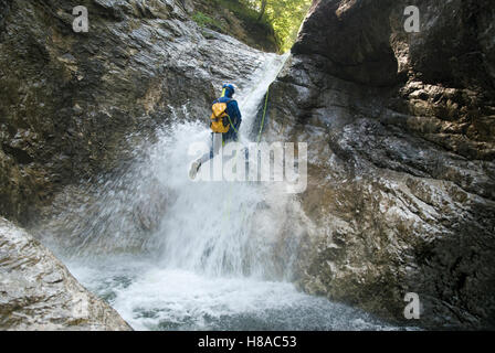 Canyoningtour in der Hetzschlucht Schlucht in der Nationalpark Kalkalpen Kalkstein Alpen Nationalpark, Oberösterreich, Österreich Stockfoto