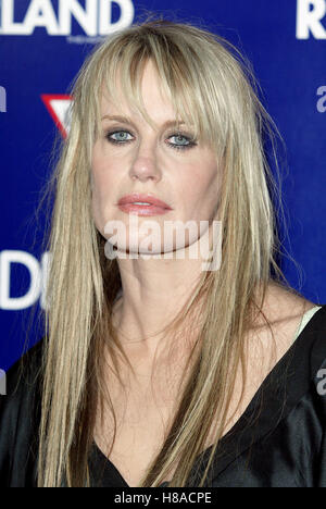 DARYL HANNAH Wunderland PREMIERE LOS ANGELES GRAUMAN CHINESE THEATRE HOLLYWOOD USA 24. September 2003 Stockfoto