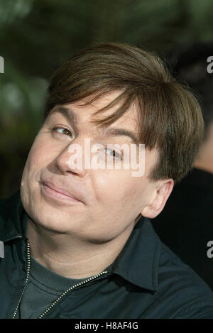 MIKE MYERS DR. SEUSS die Katze im Hut CITYWALK UNIVERSAL STUDIOS LA USA 8. November 2003 Stockfoto