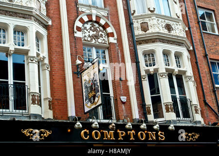 Comptons Pub, Gay Pub, Old Compton Street, im Herzen von Soho's Gay Village, London, England, Großbritannien, Großbritannien, Großbritannien, Großbritannien, Europa. Stockfoto