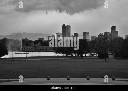 Atmosphärische Wolken über Denver Stockfoto