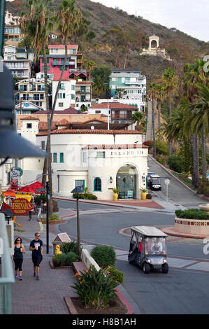 Paar, ein Spaziergang in Avalon auf Catalina Island vor der Küste von Süd-Kalifornien Stockfoto