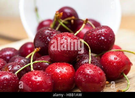 kastanienbrauner reife Kirschen Stockfoto