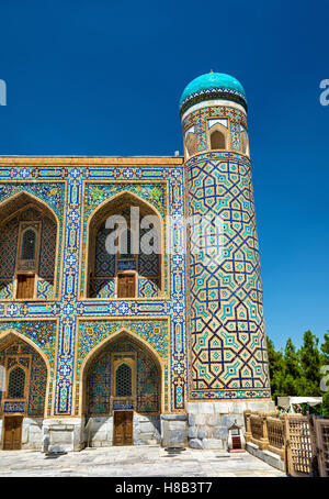 Tilya-Kori Madrasah auf dem Platz der Registan in Samarkand - Usbekistan Stockfoto