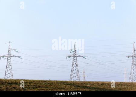 Hochspannungs-Pole, close-up Stockfoto