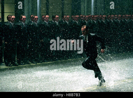 Die Matrix-Revolutionen, (die MATRIX-REVOLUTIONEN) USA 2003, Regie: Andy + Larry Wachowski, Key: Regen, Laufen Stockfoto