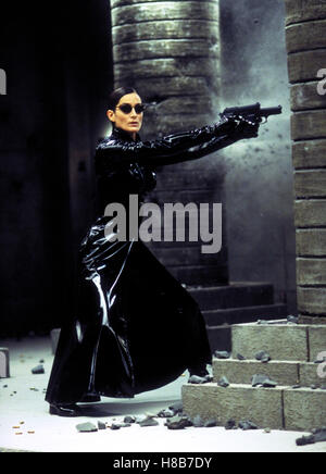 Die Matrix-Revolutionen, (die MATRIX-REVOLUTIONEN) USA 2003, Regie: Andy + Larry Wachowski, MONICA BELLUCCI, Schlüssel: Brille, Sonnenbrille, Waffe Stockfoto