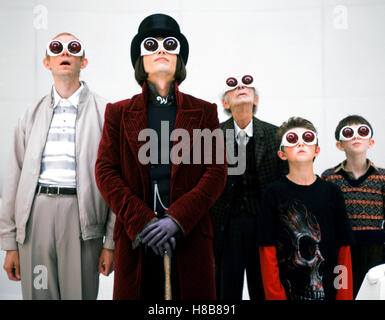 Charlie Und sterben Bad, (CHARLIE AND THE CHOCOLATE FACTORY) USA-GB-2005, Regie: Tim Burton, ADAM GODLEY, JOHNNY DEPP, DAVID KELLY, JORDAN FRY, FREDDIE HIGHMORE Schlüssel: Sonnenbrille, Schutzbrille, Licht Stockfoto