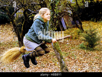 Bibi Blocksberg, (BIBI BLOCKSBERG) D 2002, Regie: Hermine Huntgeburth, SIDONIE VON KROSIGK, Schlüssel: Hexe, Besen Stockfoto