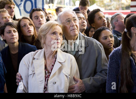 Superman Returns, (SUPERMAN RETURNS) AUS USA 2006, Regie: Bryan Singer, EVA MARIE SAINT, JAMES KAREN, Schlüssel: Menschenmenge, Zuschauer, Schaulustige, Verleihchef: Warner Bros. Stockfoto