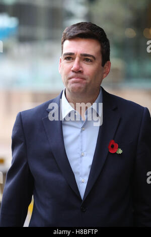 Andy Burnham kommt bei einer Veranstaltung in Manchester zu sprechen, wo er seine Kampagne, Bürgermeister von Greater Manchester werden ins Leben gerufen. Stockfoto