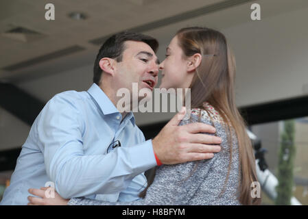 Andy Burnham kommt bei einer Veranstaltung in Manchester zu sprechen, wo er seine Kampagne, Bürgermeister von Greater Manchester werden ins Leben gerufen. Stockfoto