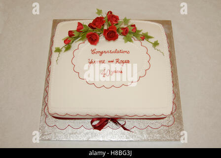 Zucker-pasted Ruby Hochzeitstorte quadratisch Stockfoto